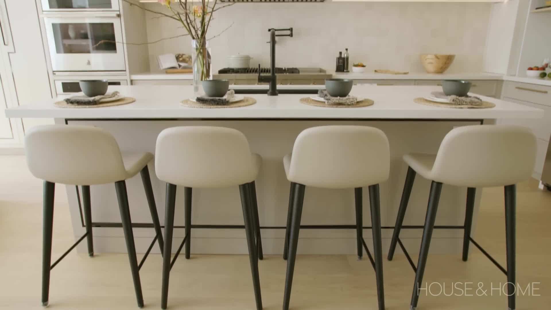 Pull-out drawers and built-in dividers for optimum organization