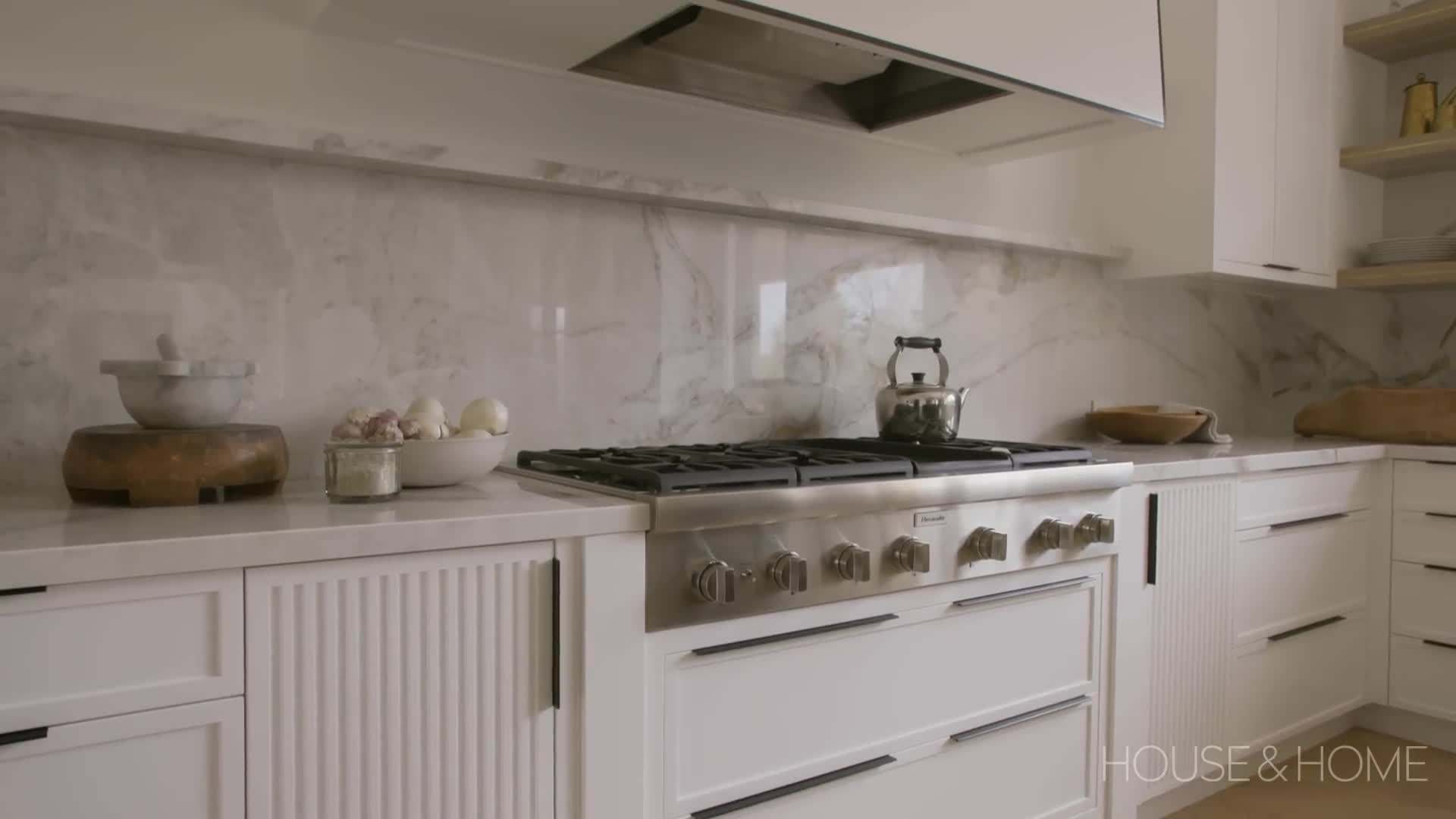 Statement lighting fixtures that add a touch of elegance and balance to the room