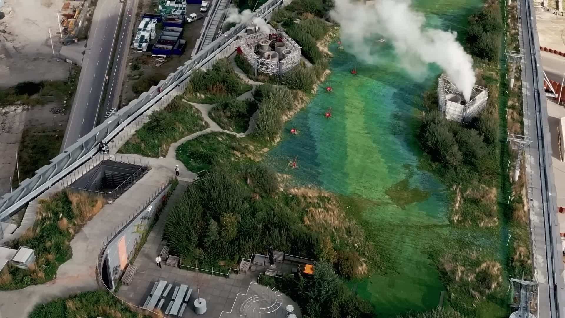 Ski slope on the roof of CopenHill power plant