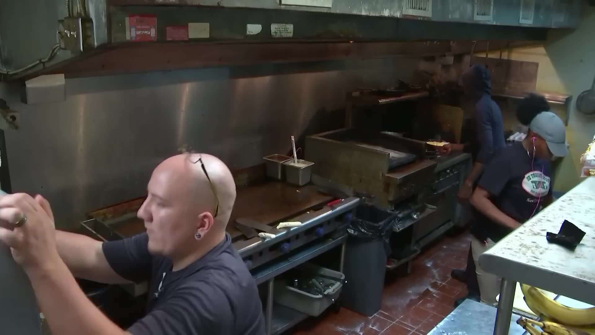 Example of a restaurant using low-quality ingredients