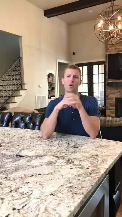 Berries and leafy greens help reduce the appearance of cellulite