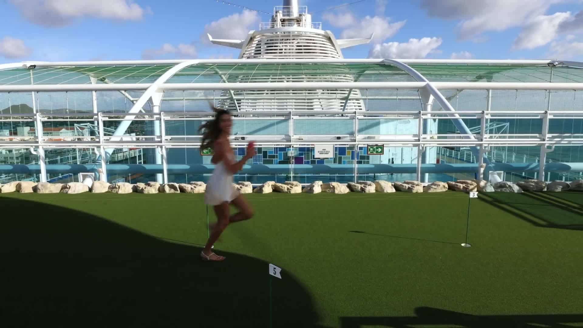 Spacious cabin with stunning ocean views