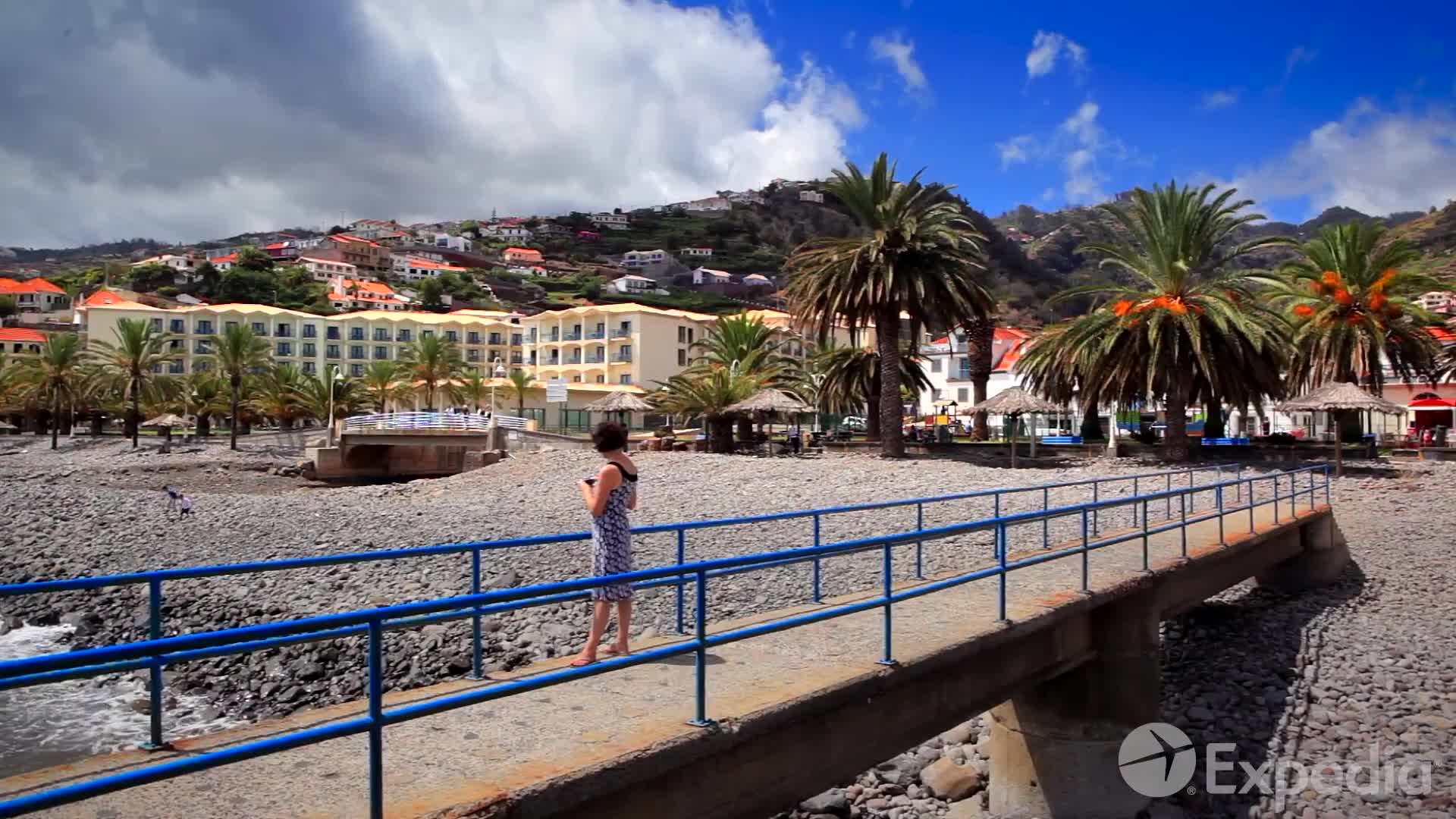 Hiking through the Laurissilva Forest