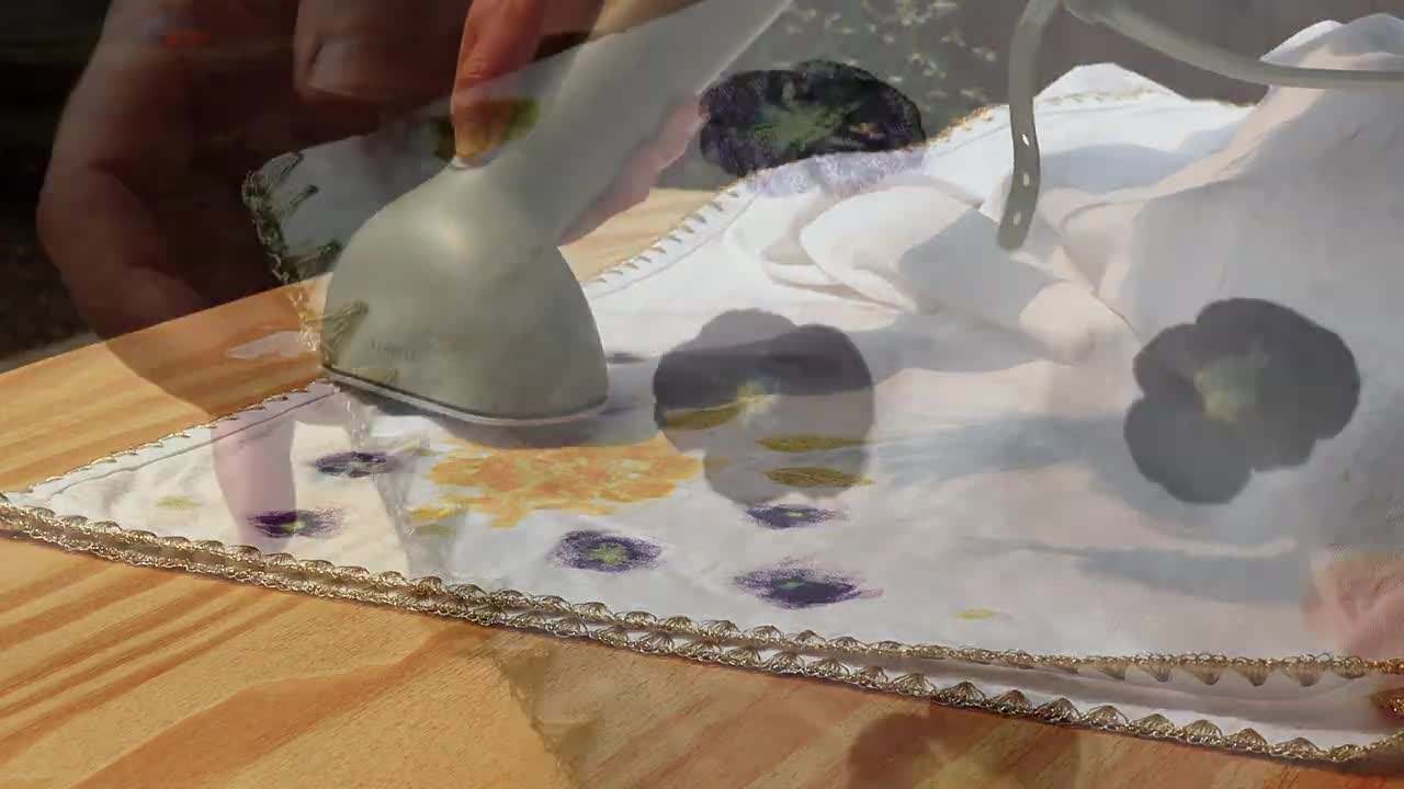 Different flowers used for hammering with various colors