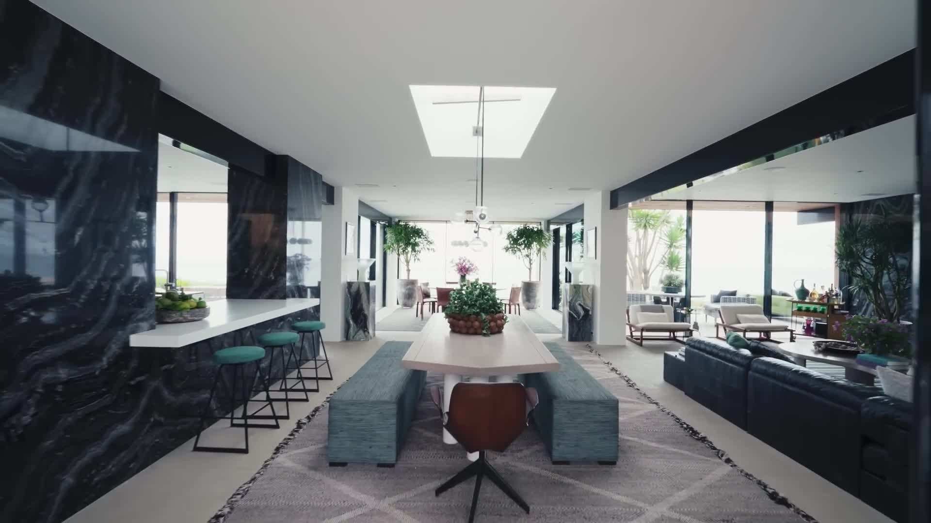 The open and airy living space with breathtaking views