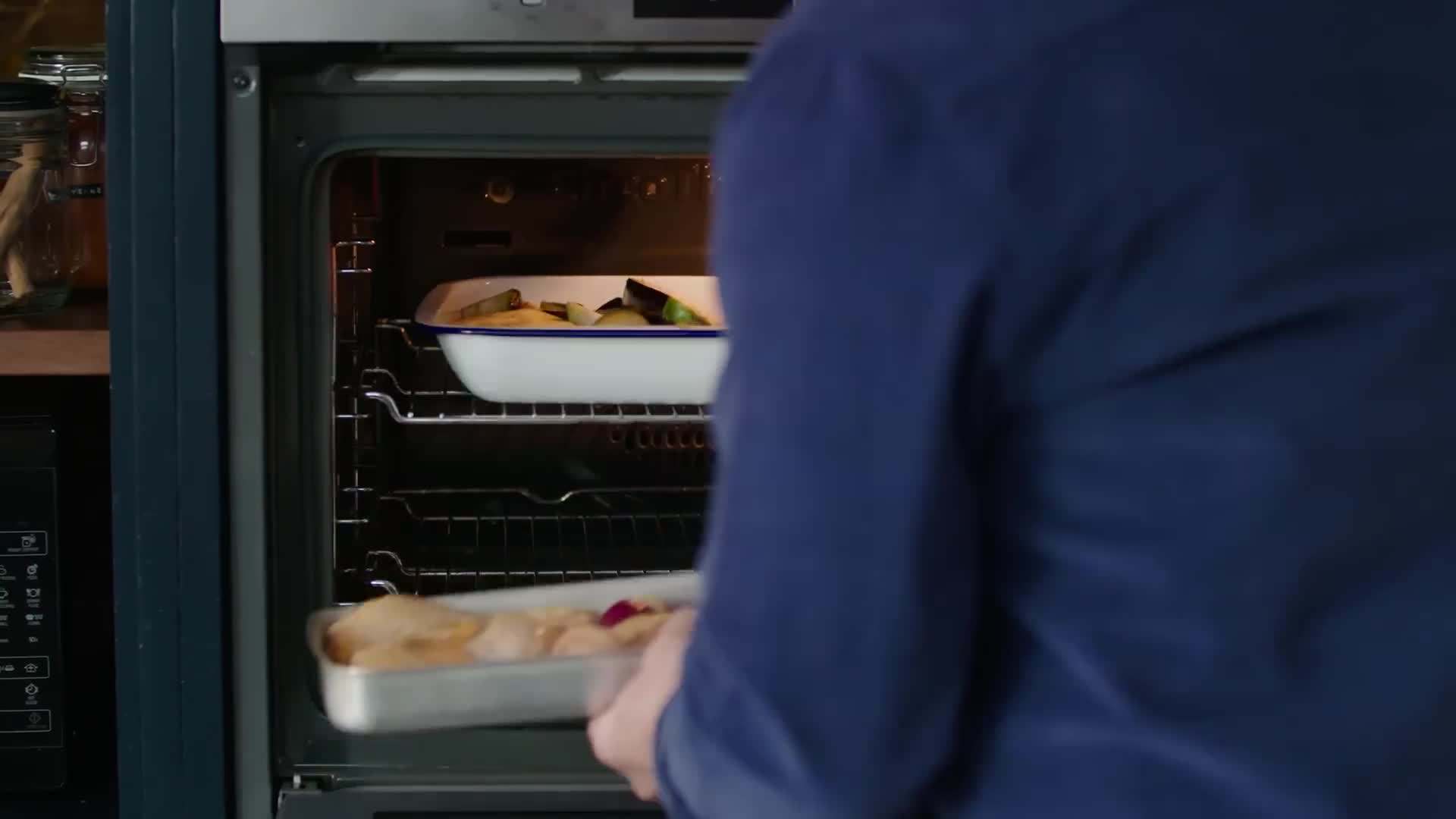 Jamie explaining the benefits of meal prep