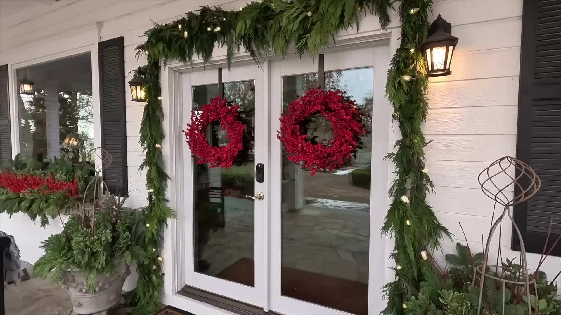 Layered arrangement with different textures and colors