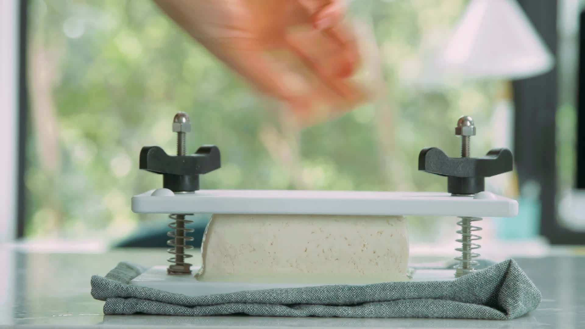 Crispy Baked Tofu Nuggets