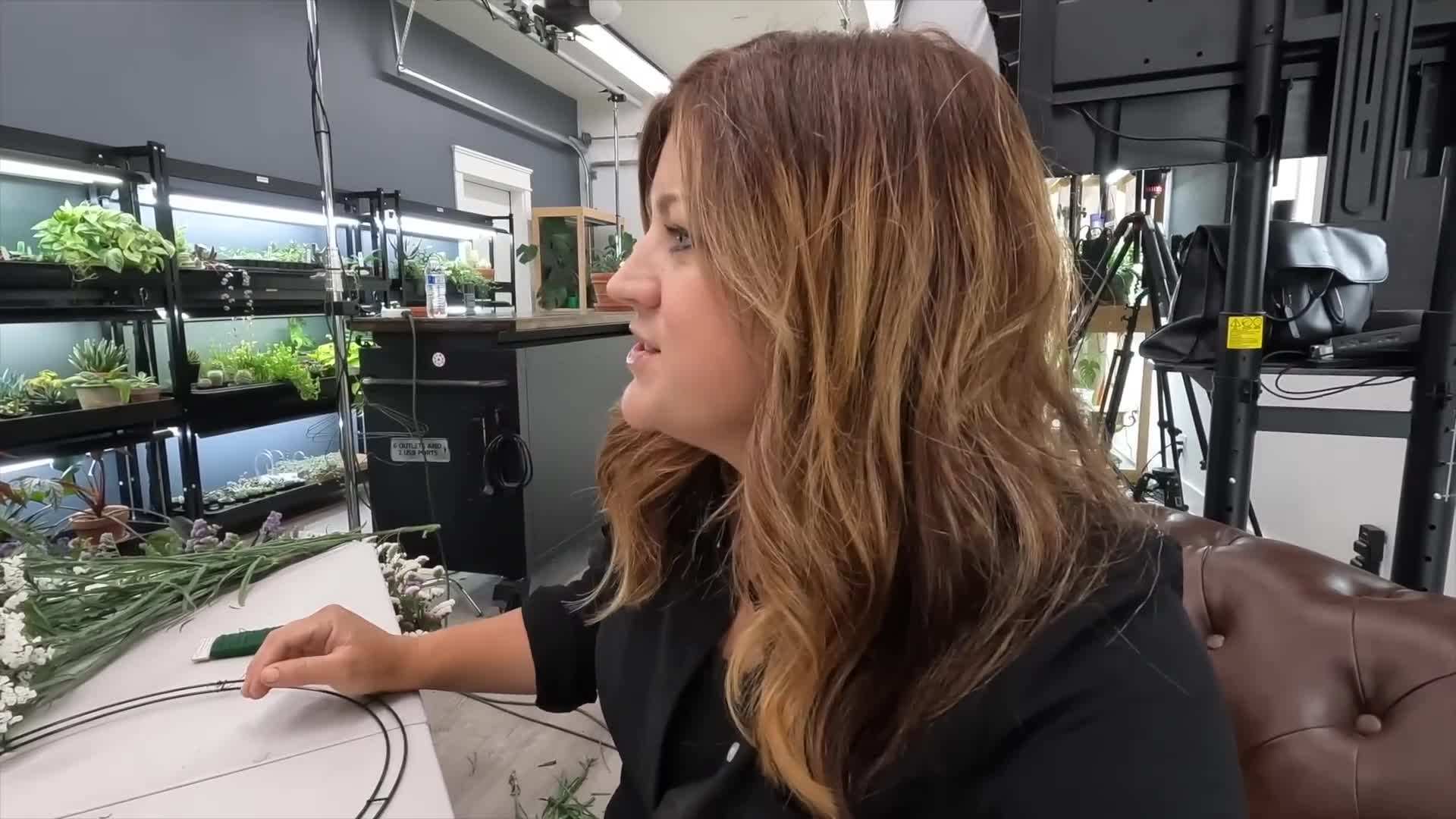 Prepare the statice flowers by cutting the stems and removing excess foliage