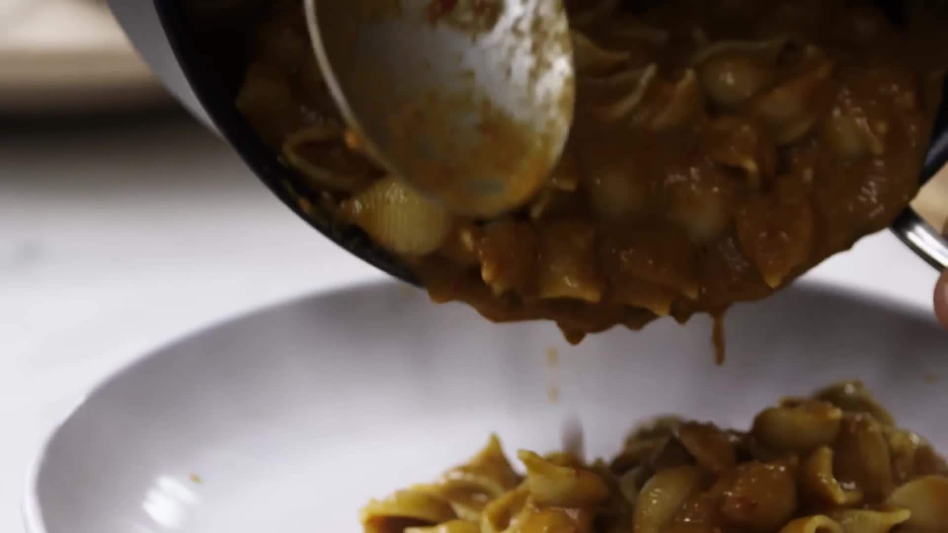 Preparing the tomato sauce