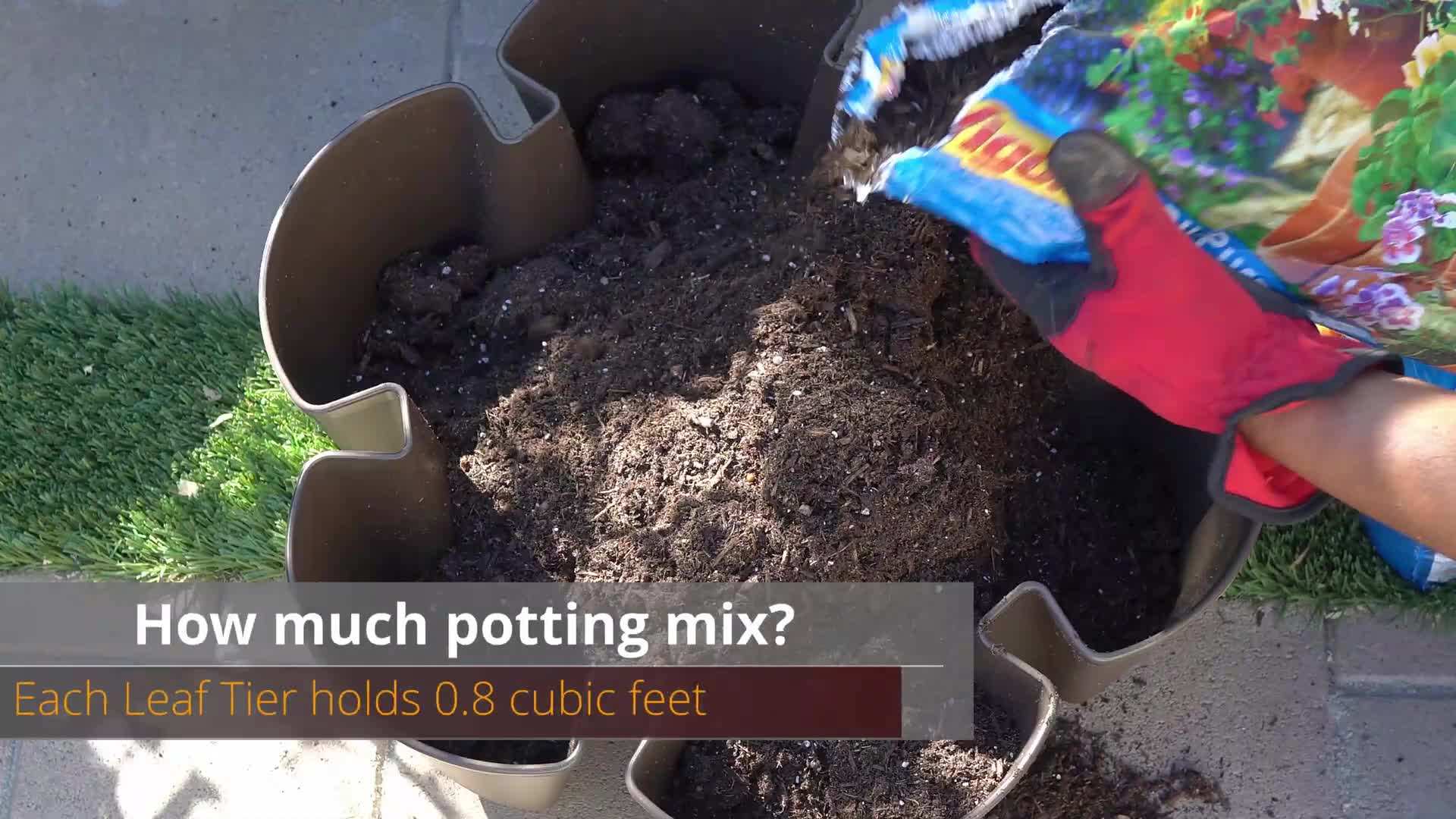 Ample Planting Space in the Green Stalk LEAF Planter
