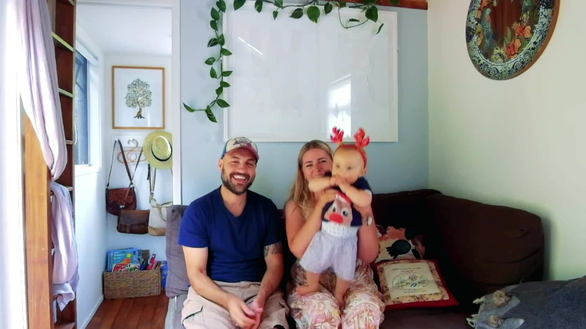 Creative Ideas for Tiny House Christmas Decorations