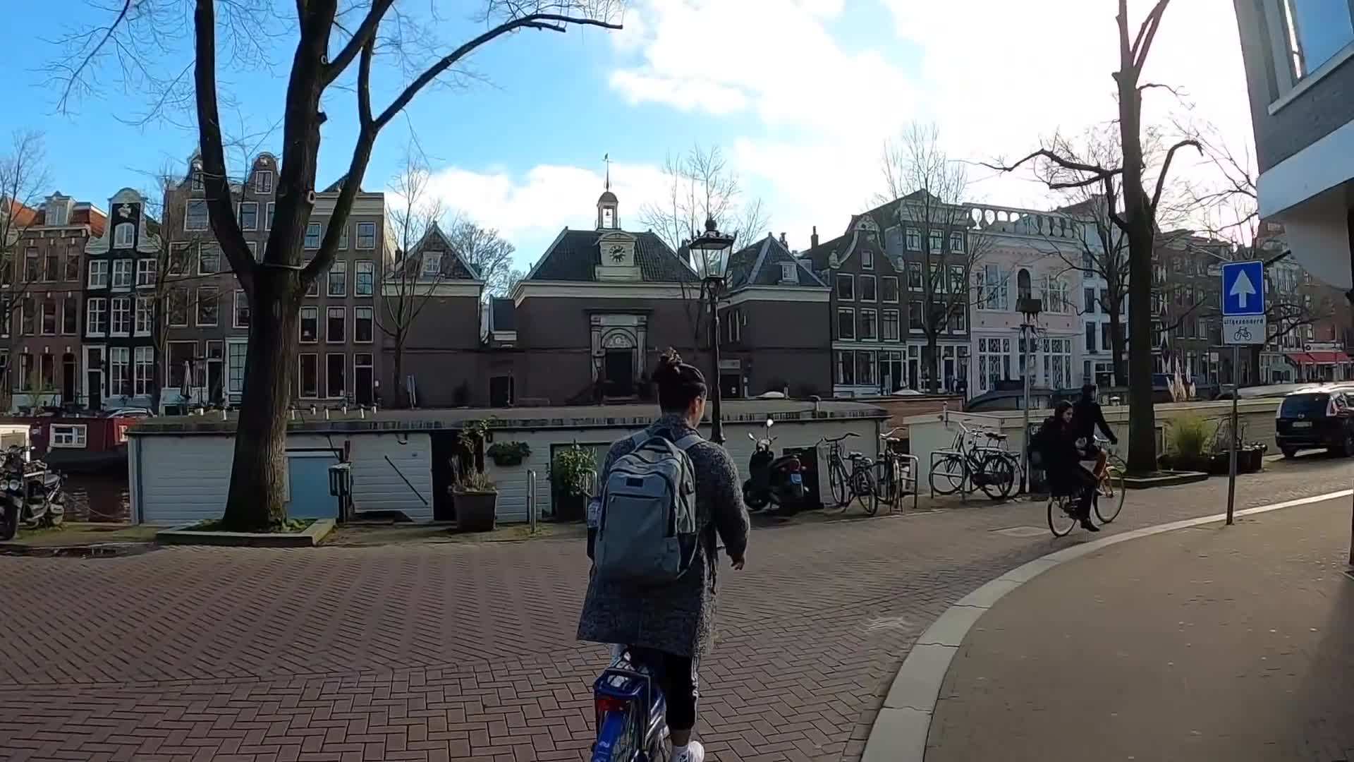 Avocado toast and smoothie bowl