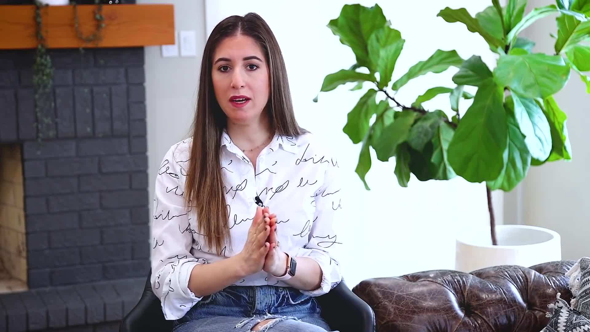 Before and after photos of a decluttered room