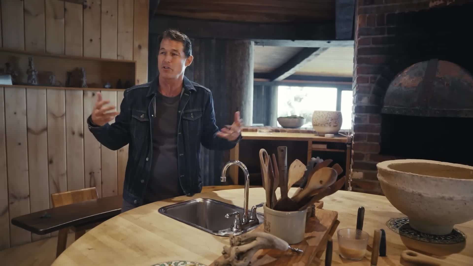 Open floor plan and floor-to-ceiling windows