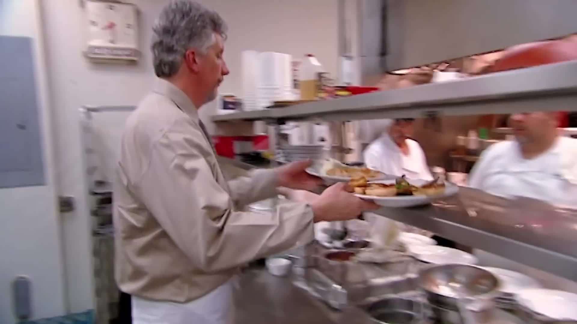 A dirty and unorganized kitchen, a nightmare for any restaurant