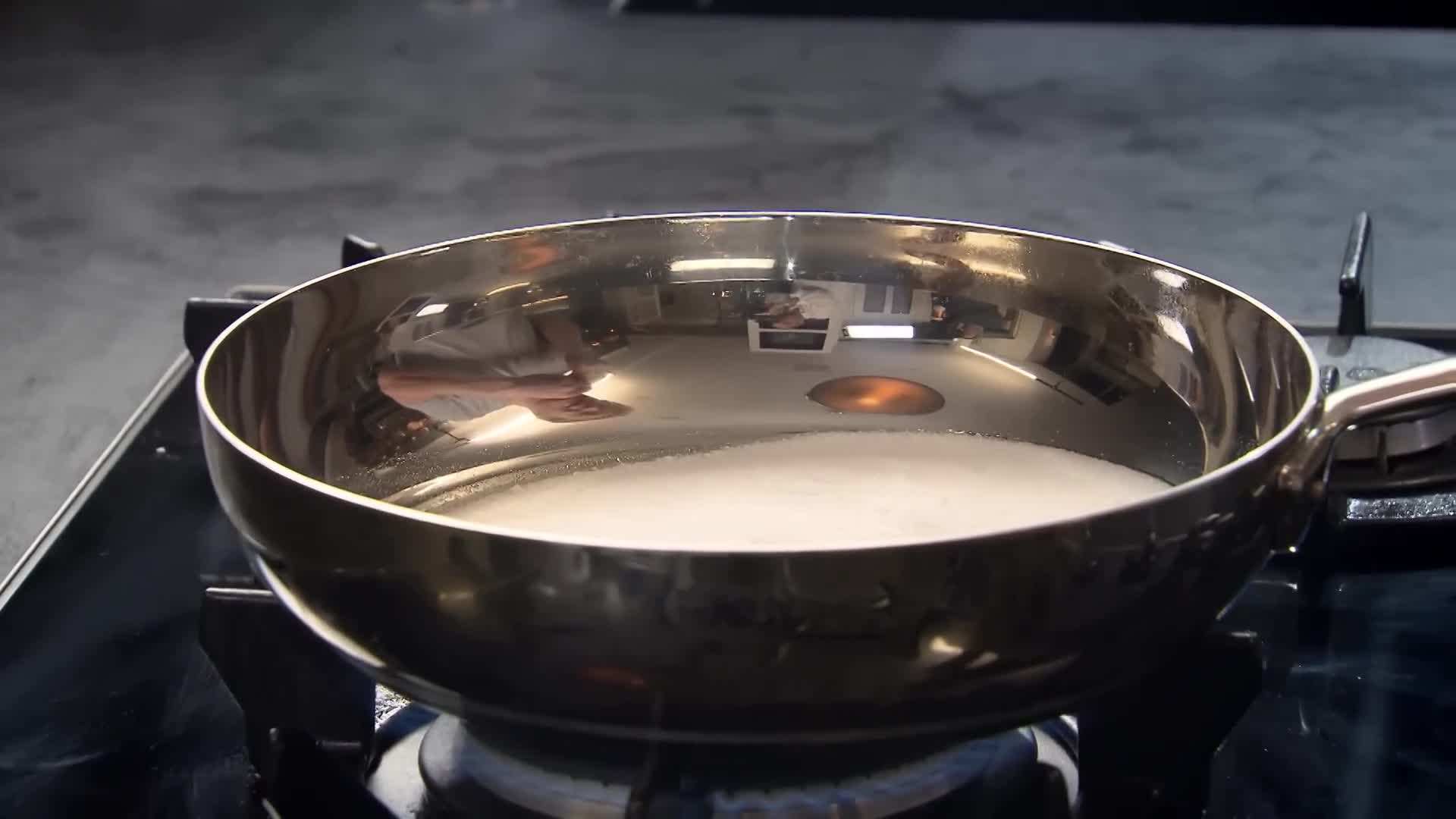 Slicing the creamy cheesecake