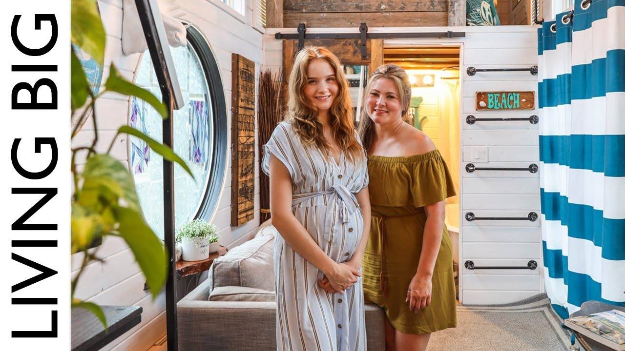 Mother And Daughter’s Wild Tiny House Adventure: An Inspiring Story of Downsizing and Starting a New Life