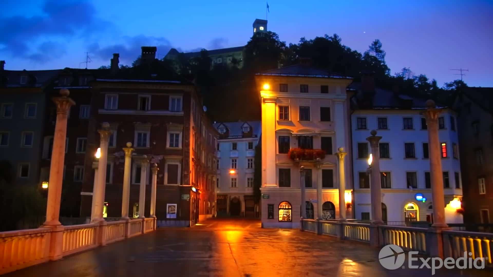 Indulge in traditional Slovenian dishes like štruklji