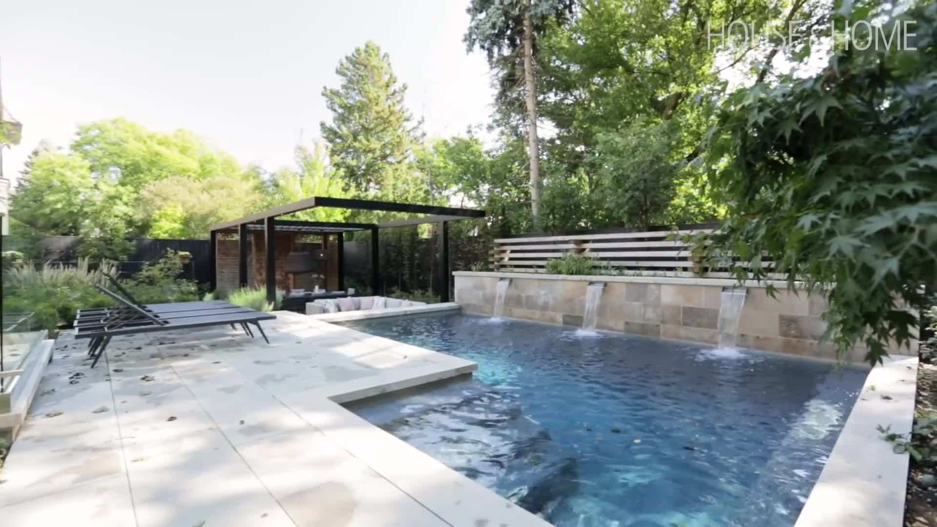 City backyard pool design