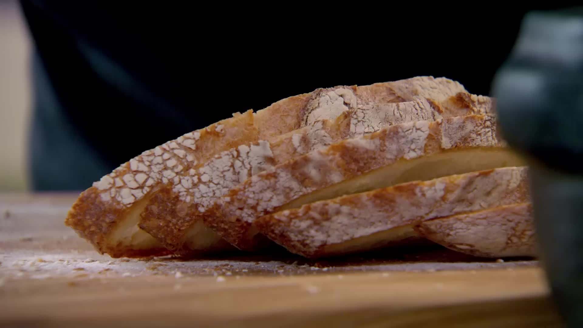 Delicious and Instagrammable eggs benedict