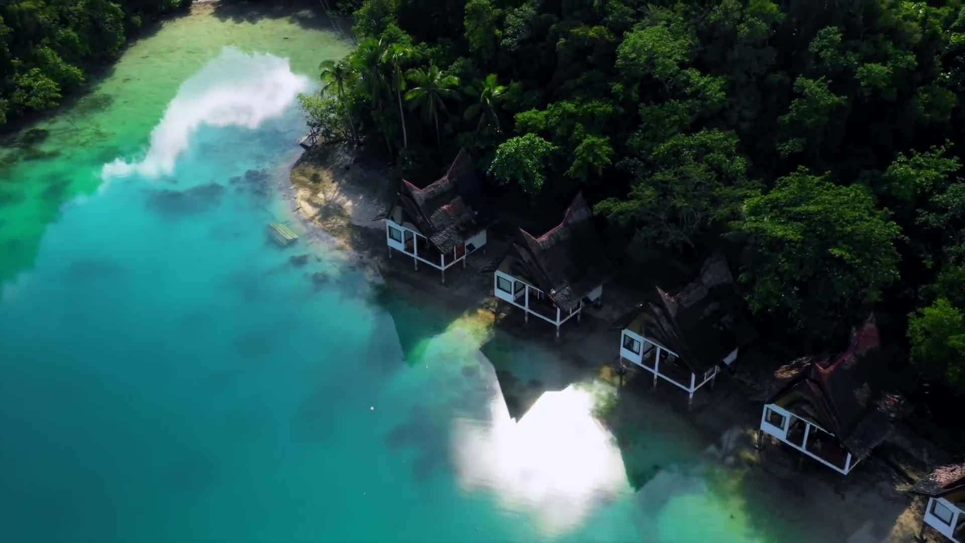 Kayaking through the emerald waters of Sugba Lagoon