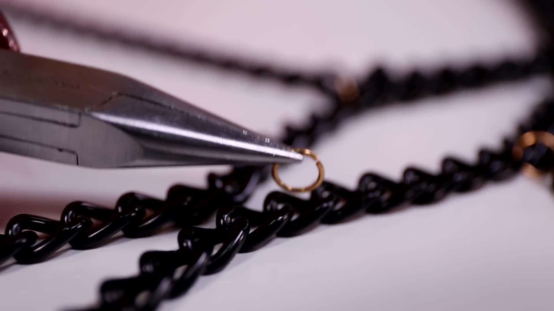 Step-by-step instructions for creating the chain water bottle purse