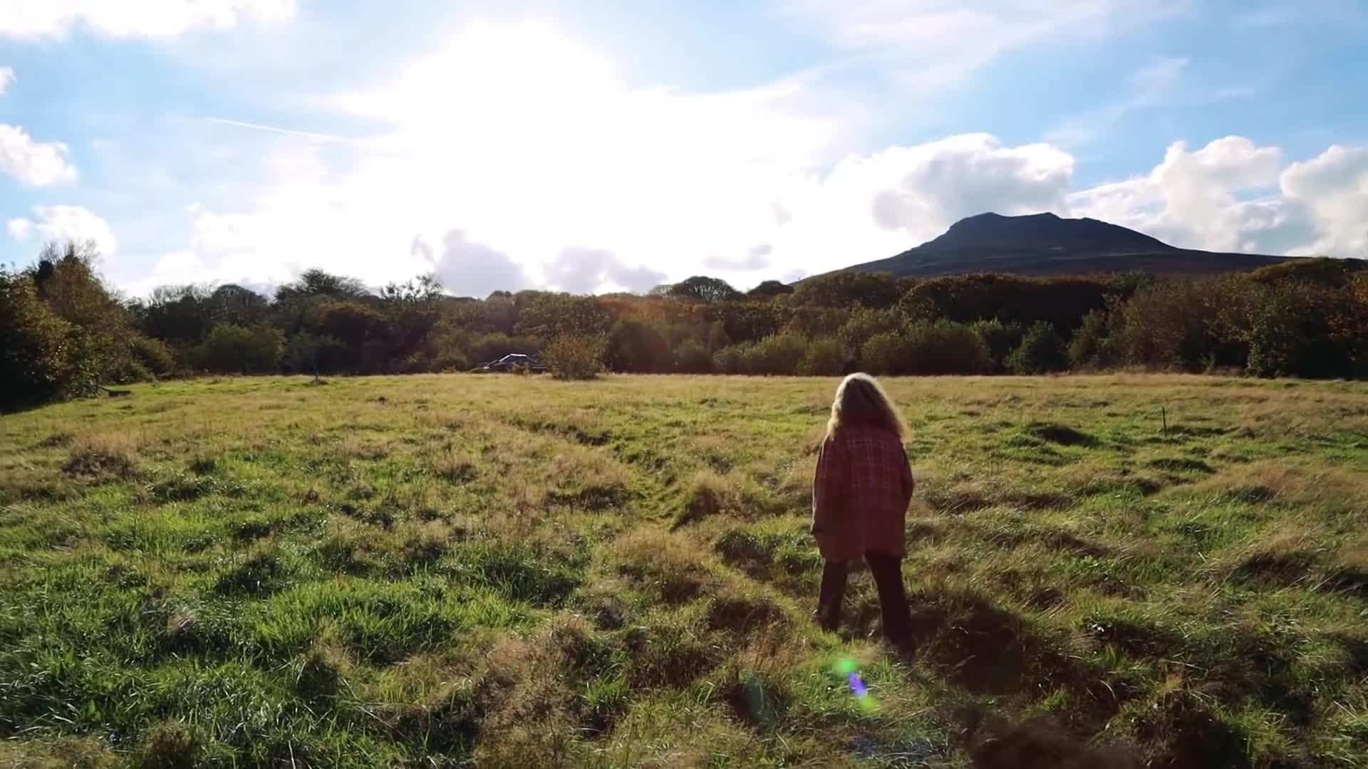 Built-in storage compartments under the floor