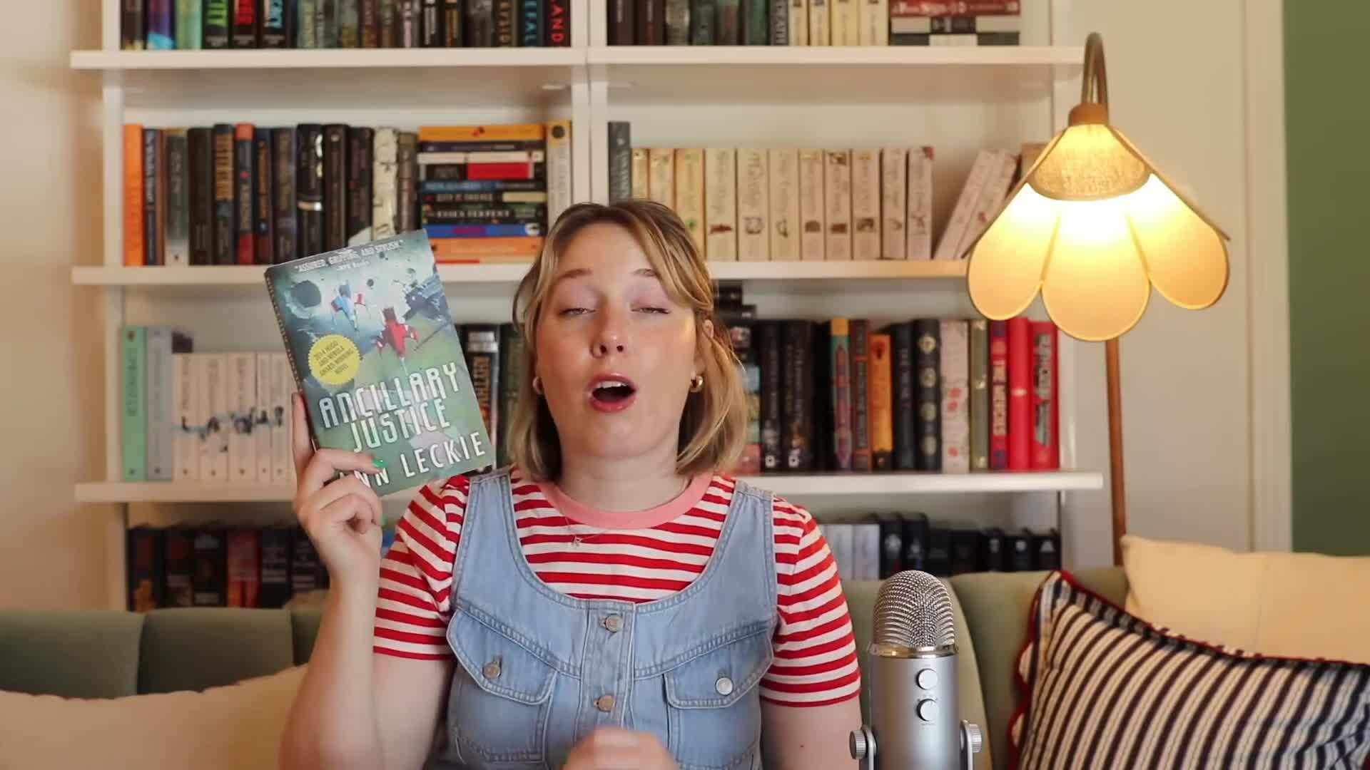 Cover of 'Beach Read' by Emily Henry