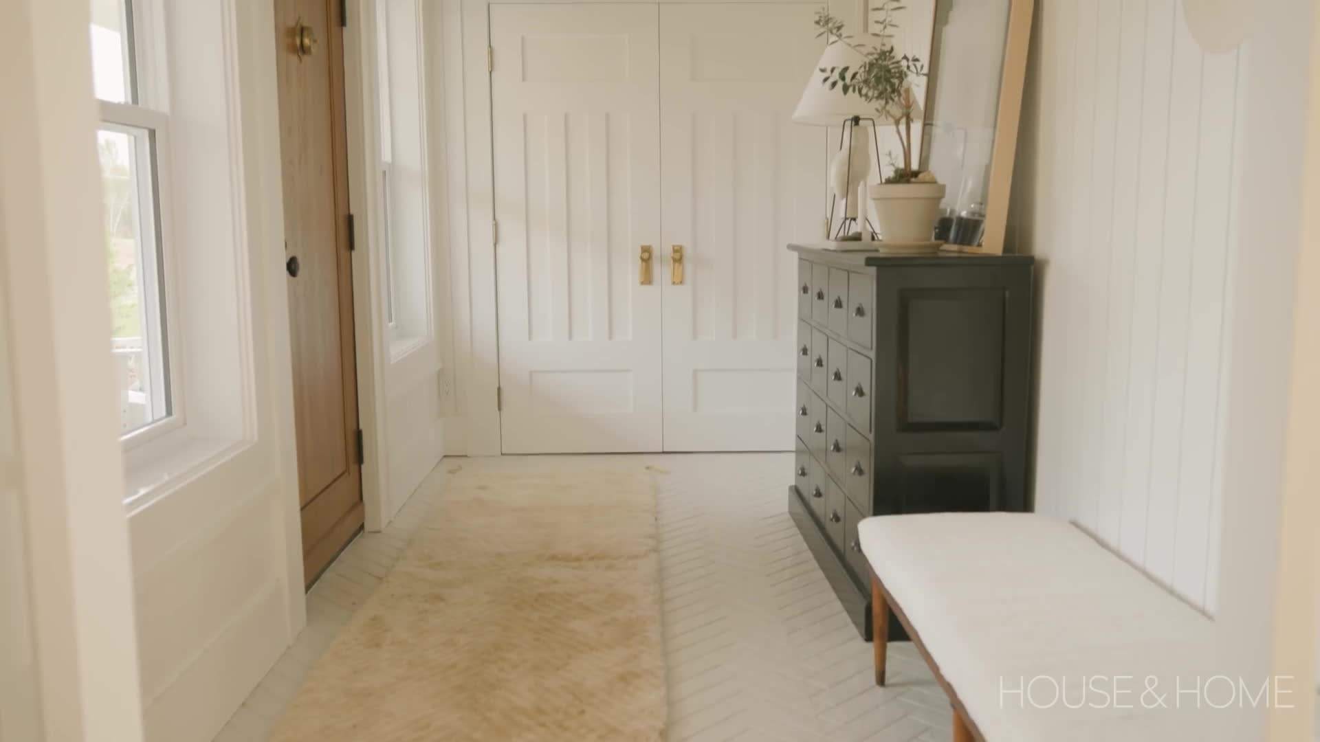 The stunning farmhouse-style kitchen designed with a modern touch