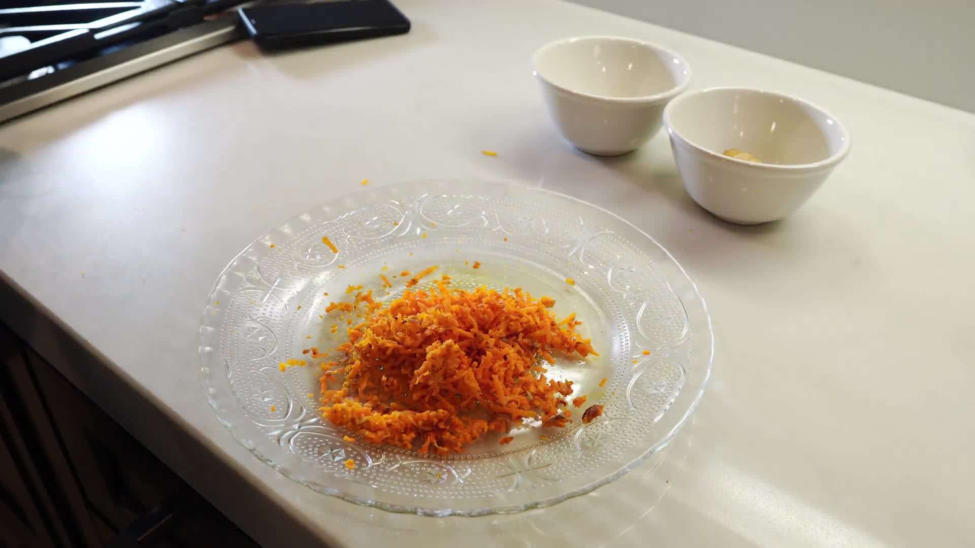 Fresh turmeric and ginger roots