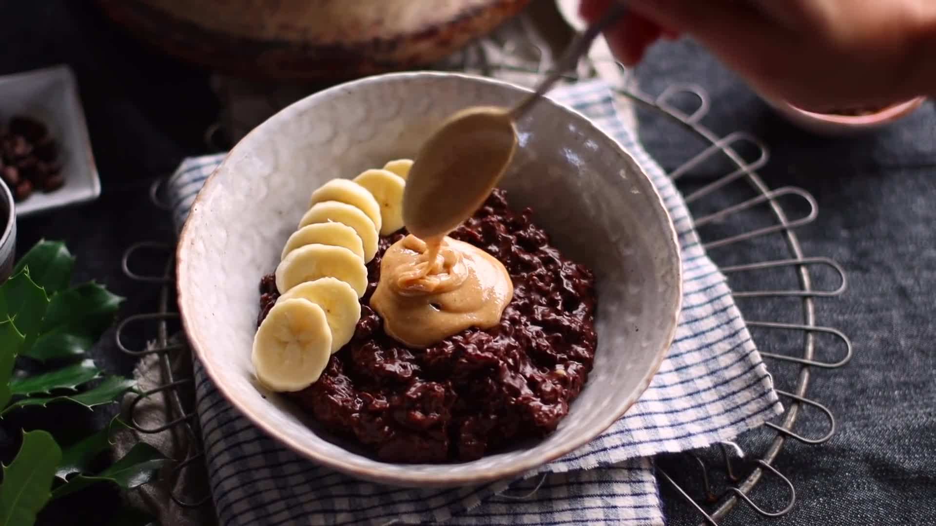 Delicious Vegan Banana and Walnut Oatmeal