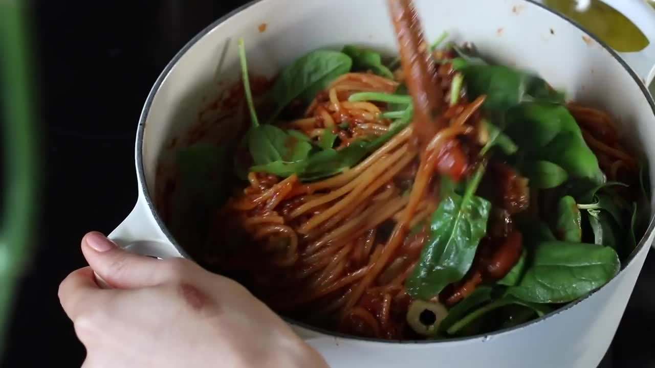 Sun-Dried Tomato and Basil Pasta