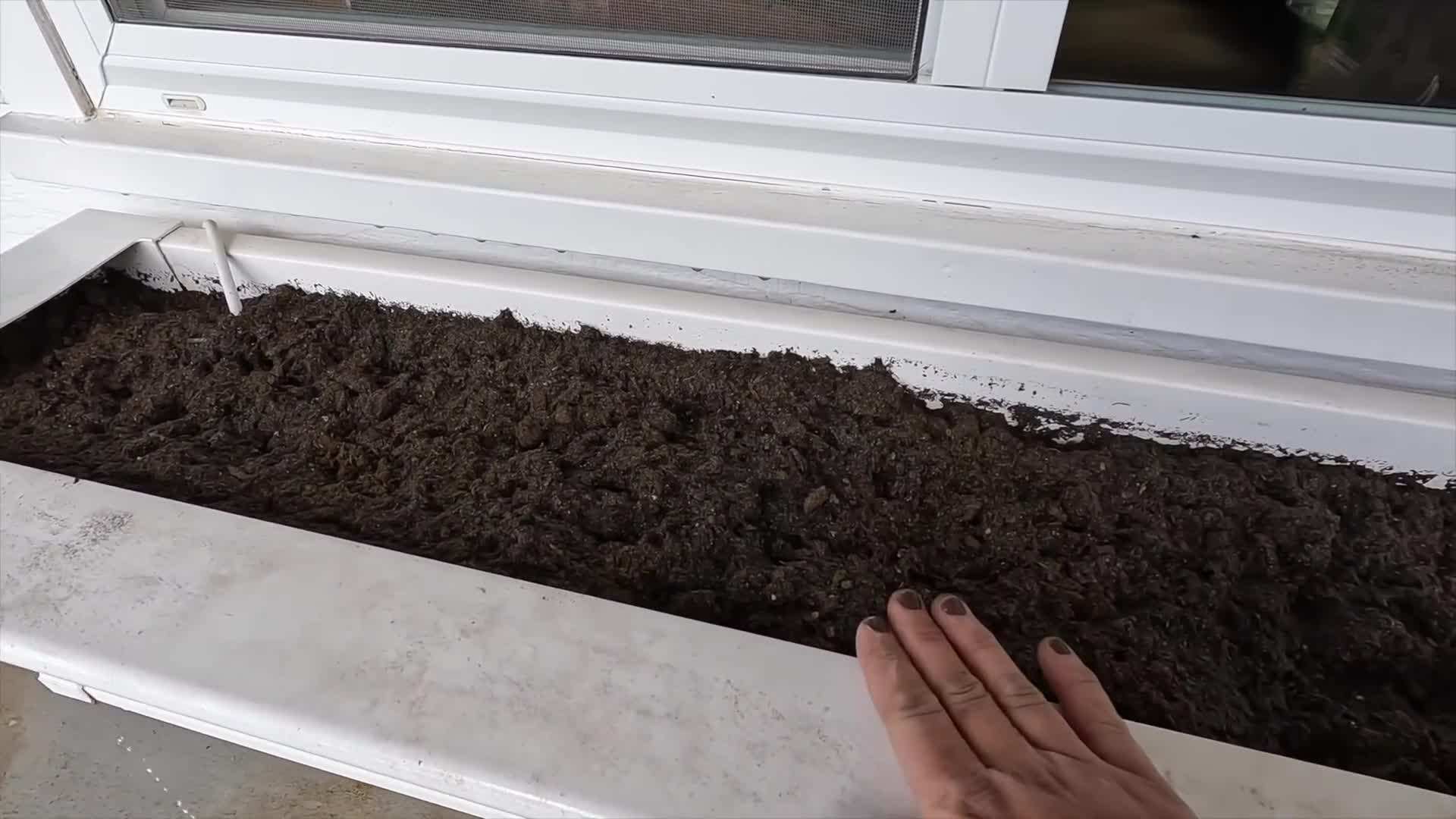 Espoma Organic Potting Soil Mix is a great choice for salad and herb window boxes