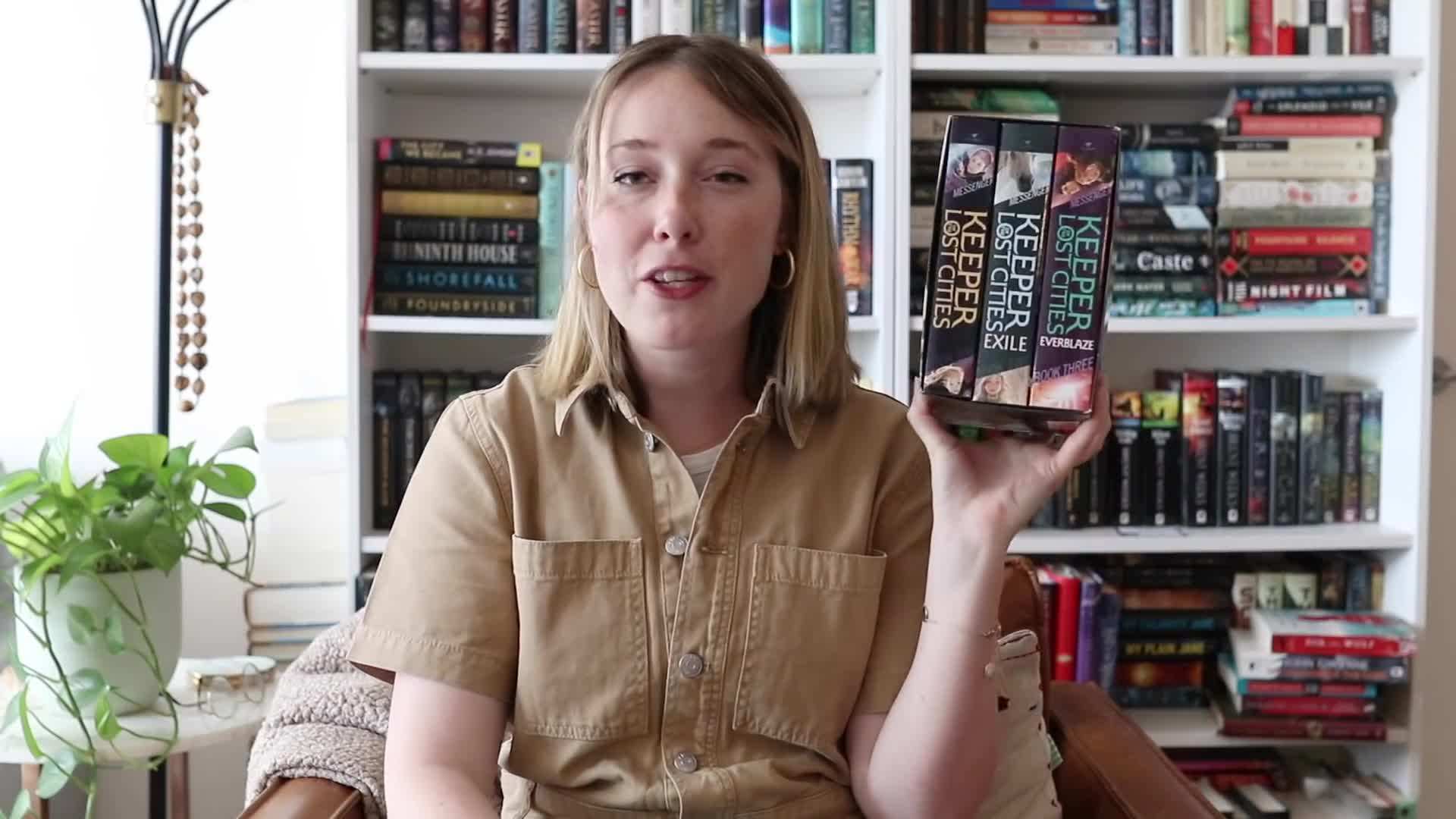 Arranging a minimalist bookshelf