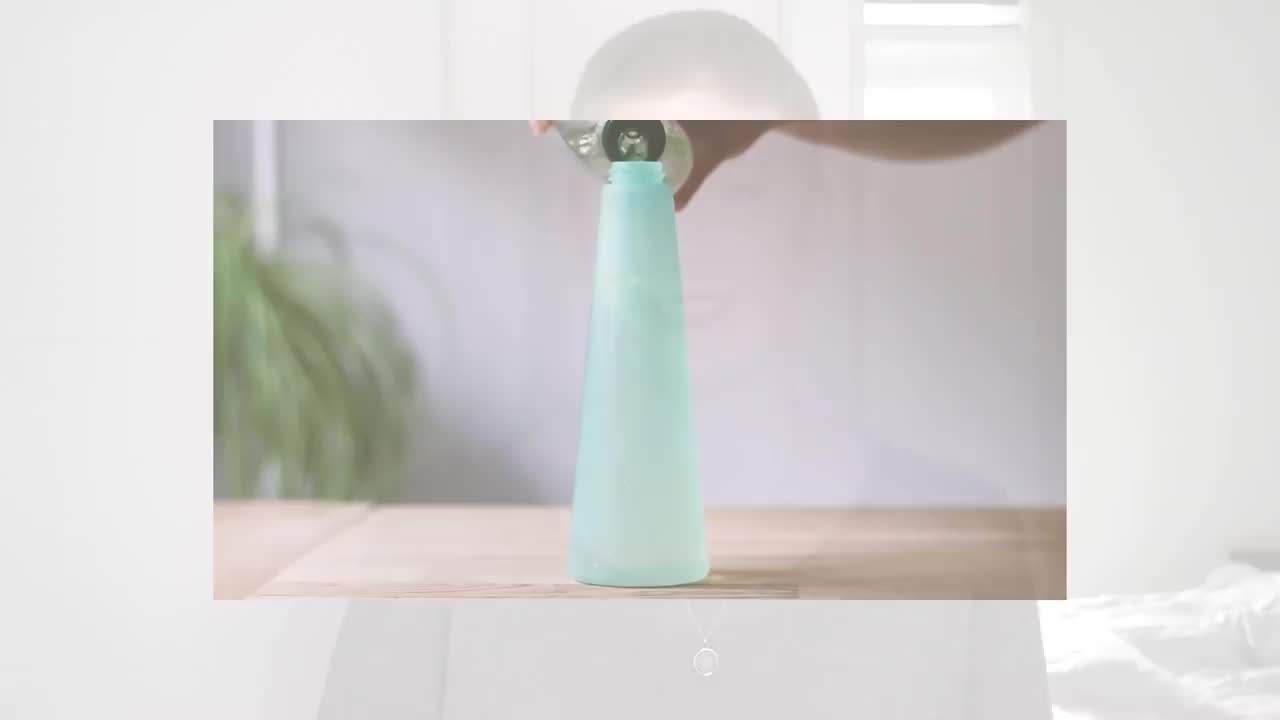 Comparing the environmental impact of cotton and plastic bags