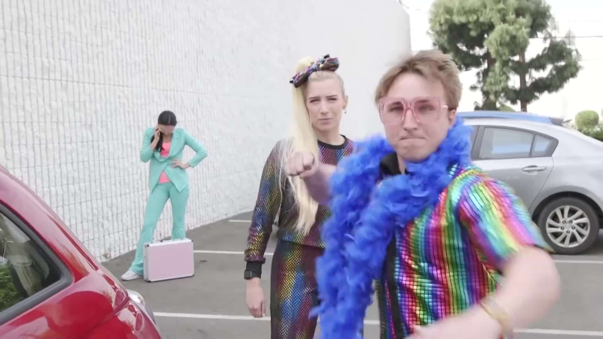 Using glitter to repair the scratches from the accident