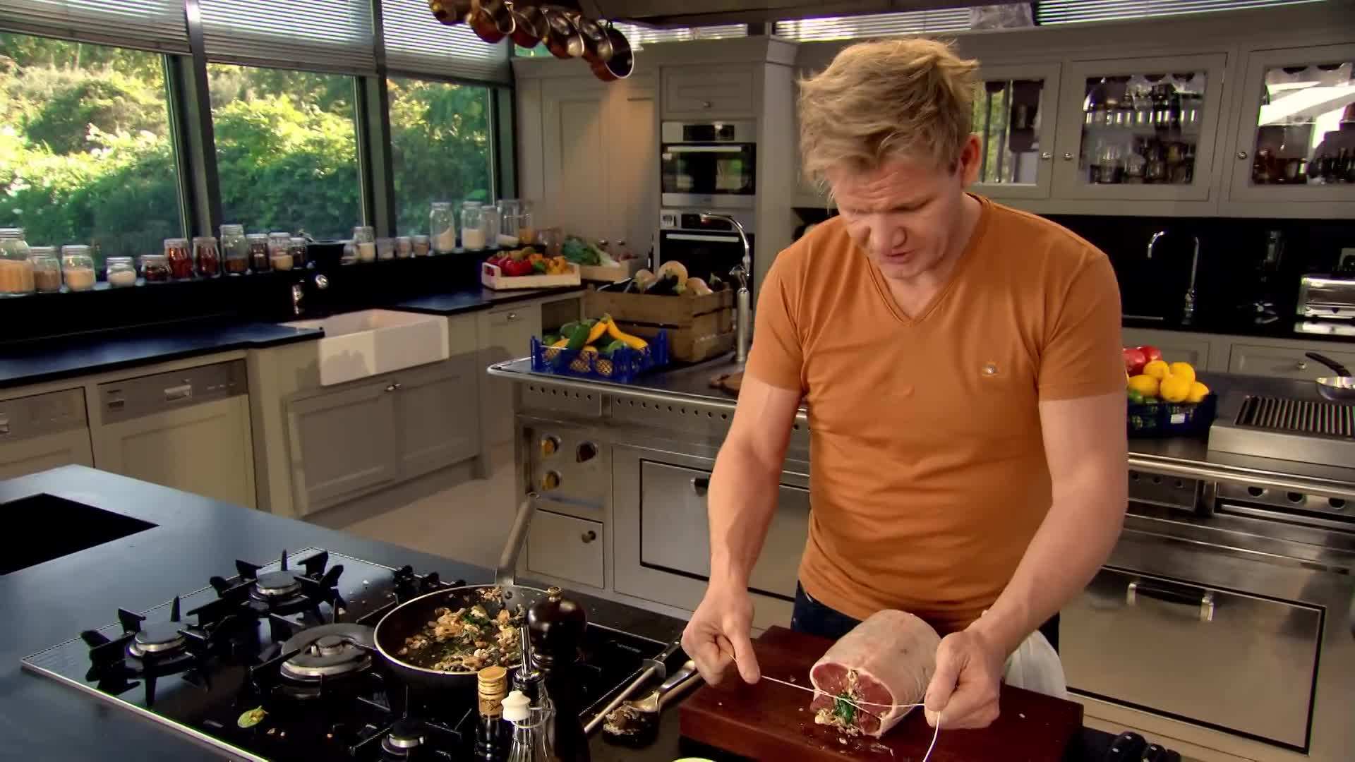 Golden Seared Scallops with Crispy Pancetta