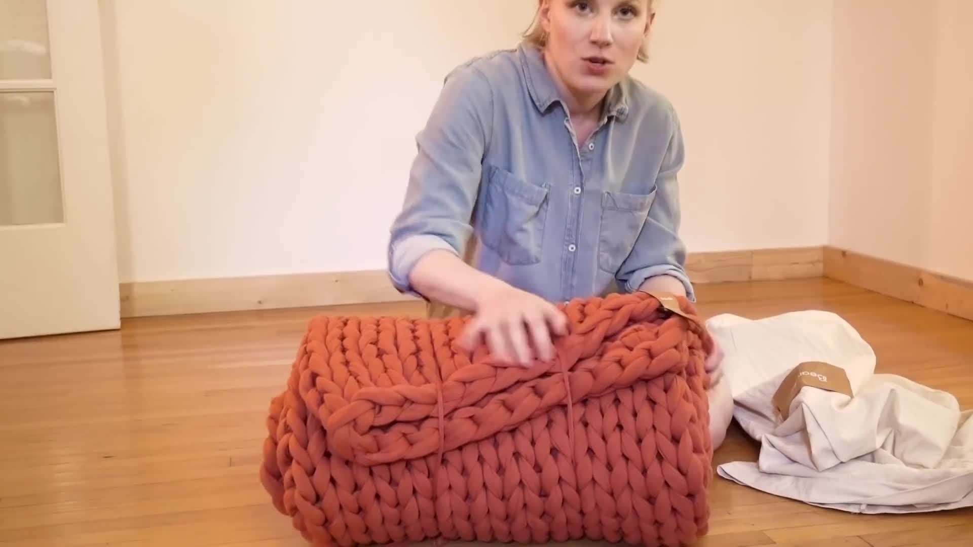 Comparison of a regular blanket and a weighted blanket