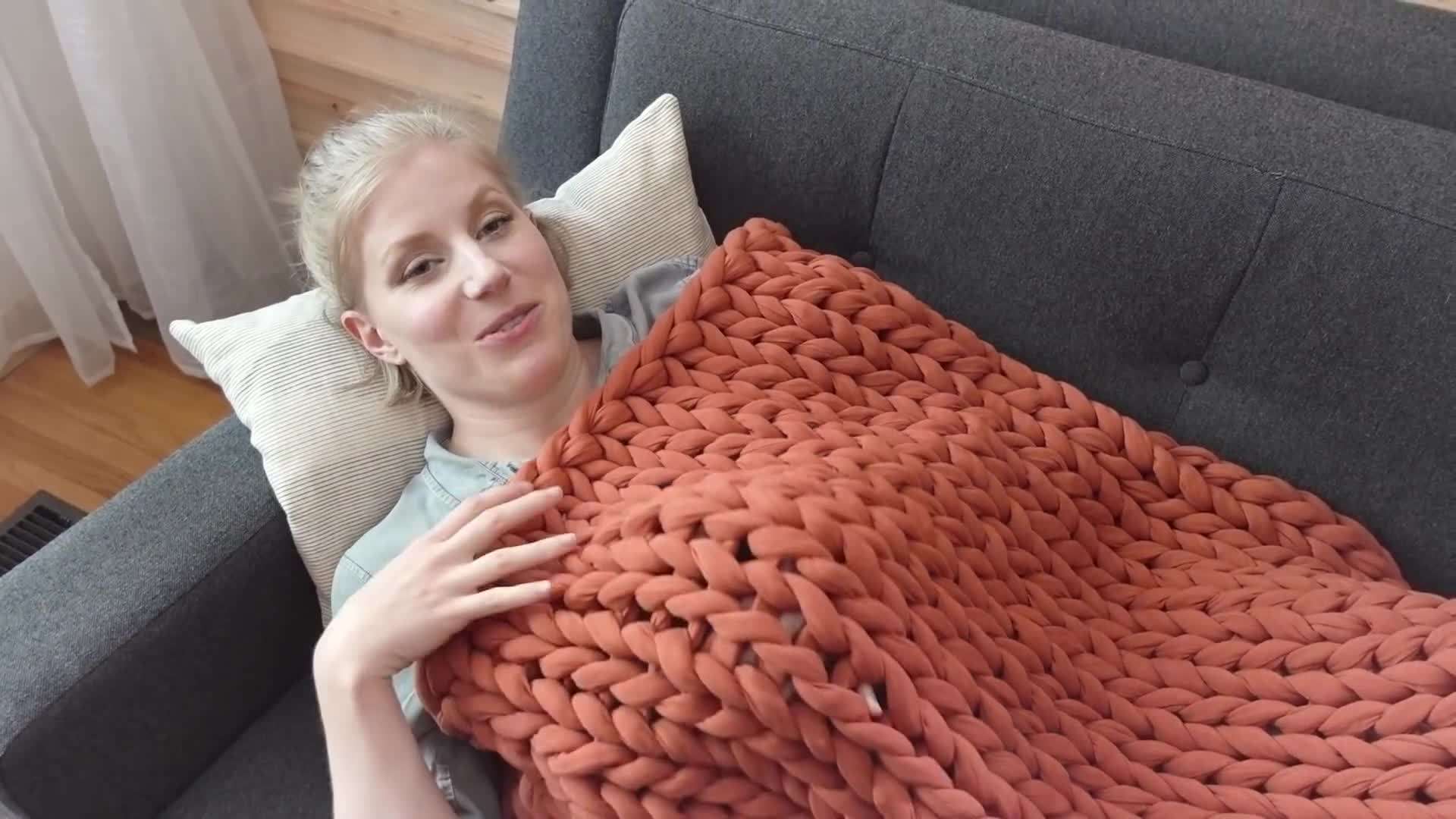 Image of the Bearaby weighted blanket