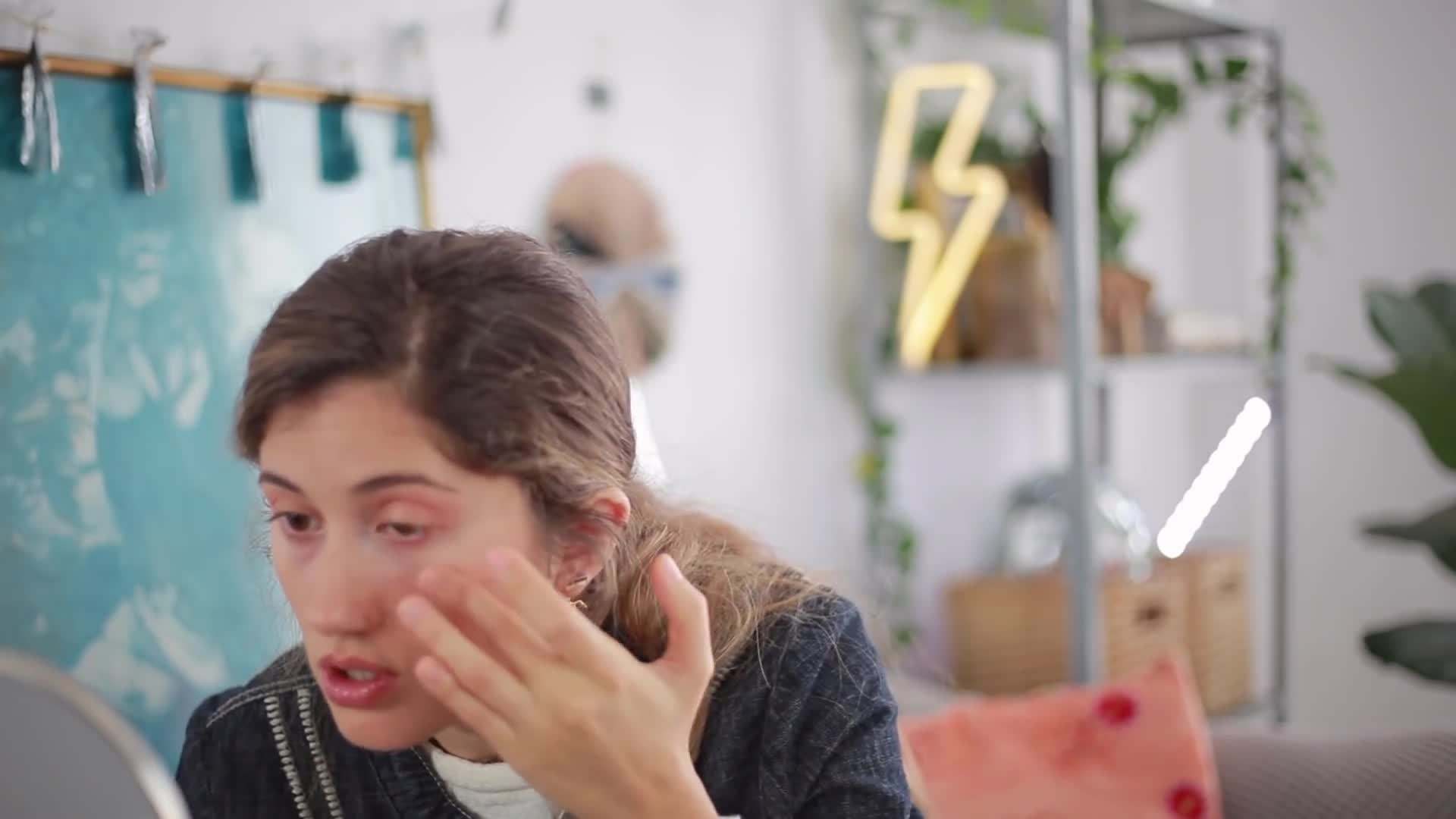 Setting spray for a long-lasting dewy look