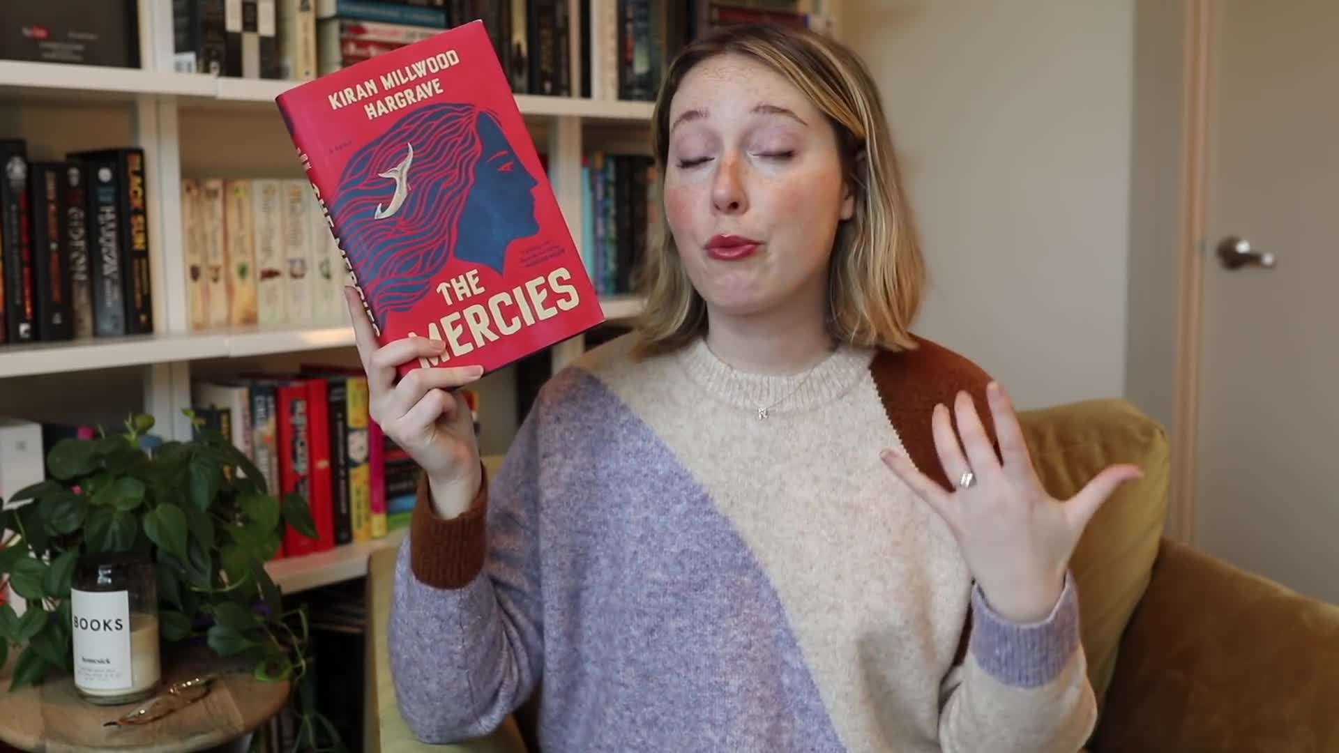 Book covers of 'The Name of the Wind' and 'A Court of Thorns and Roses'