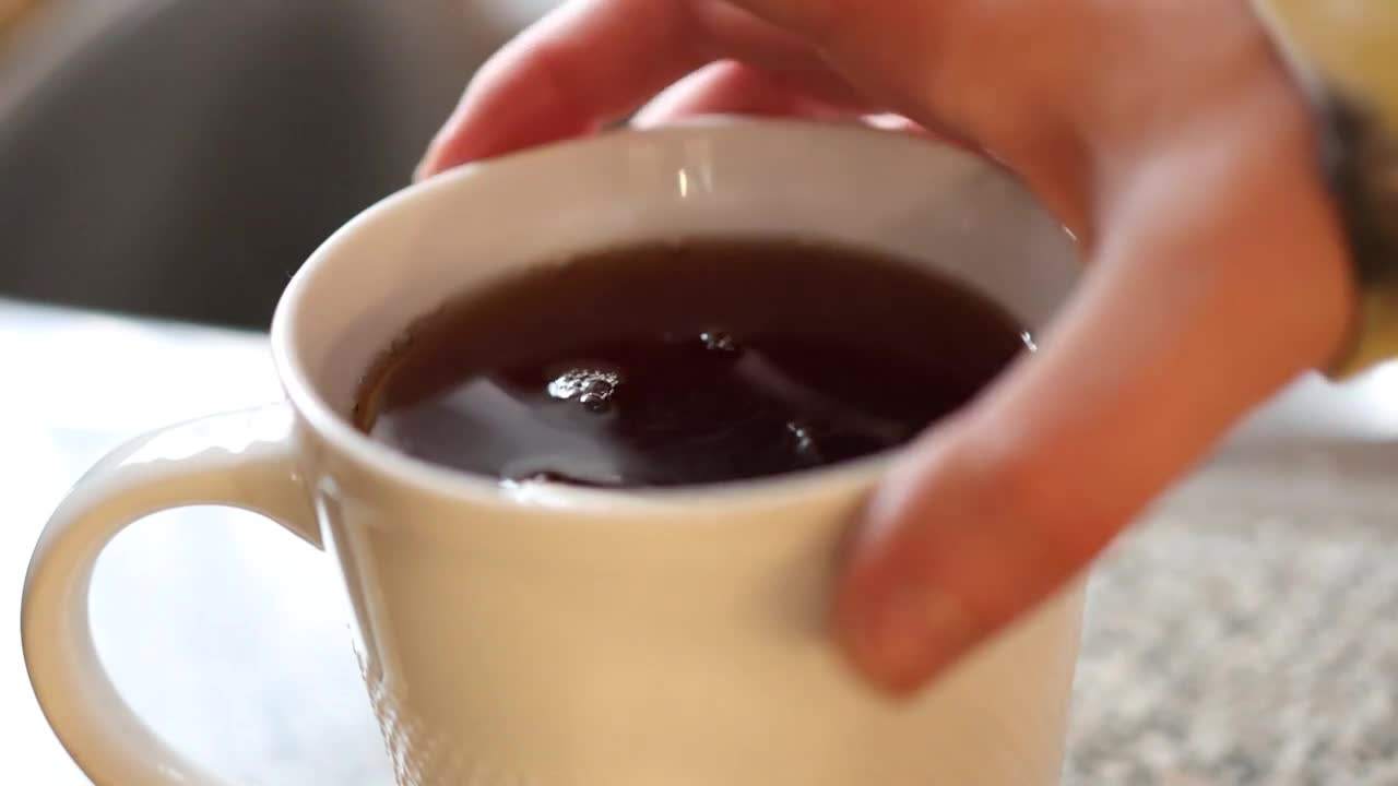 Illustration: Image of a farmer's market showcasing fresh, locally sourced fruits and vegetables