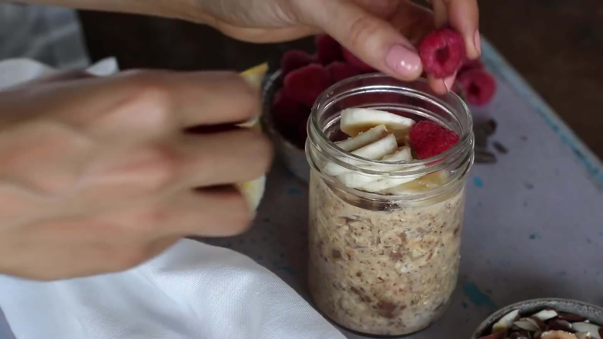A photo collage showcasing the 5 different flavors of overnight oats