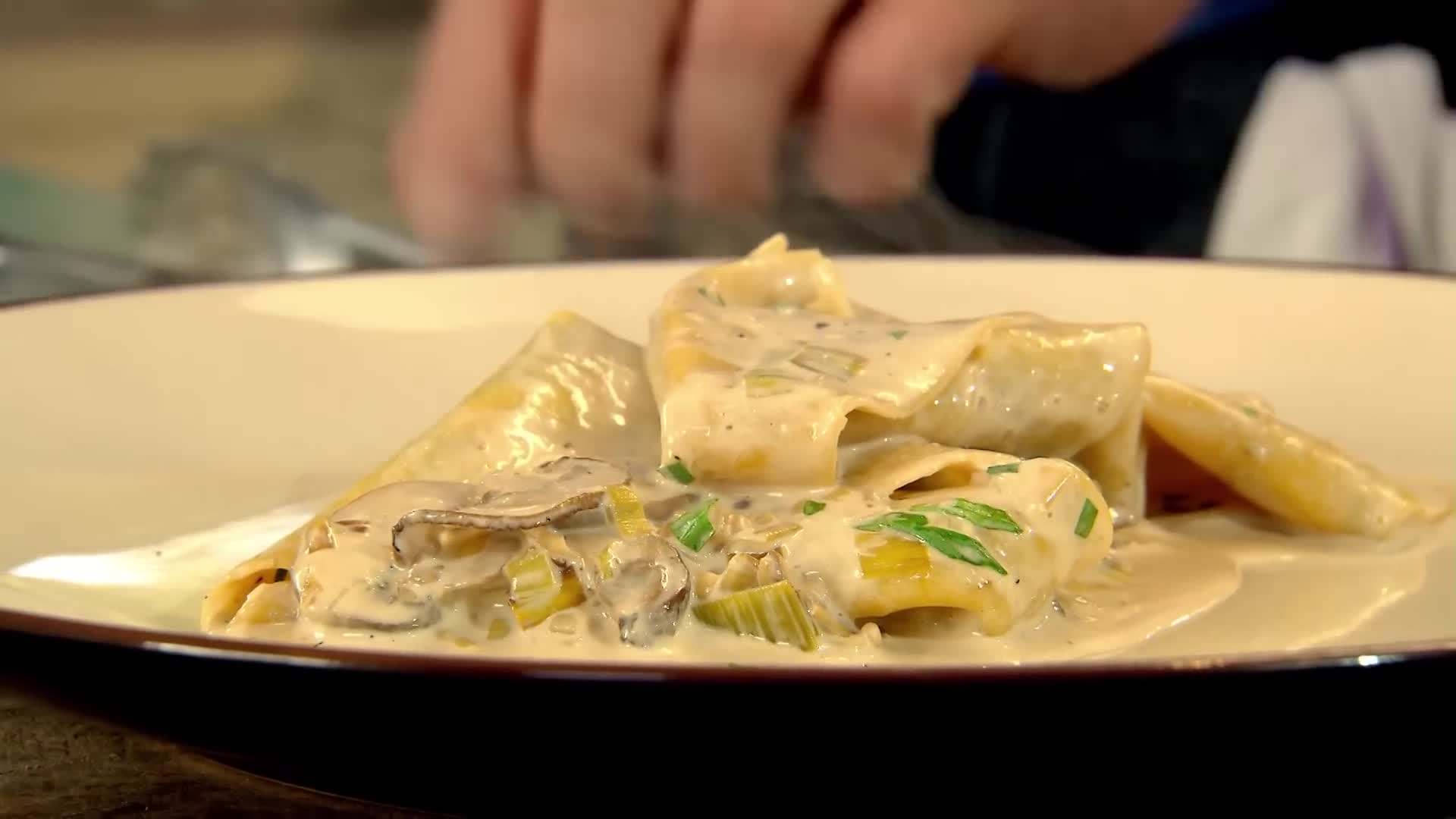 Mini Pizza Bites with Cheese and Toppings