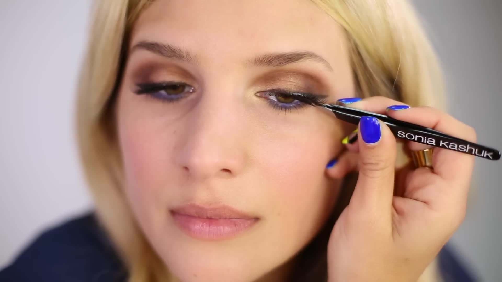 Adding a pop of blue eyeliner