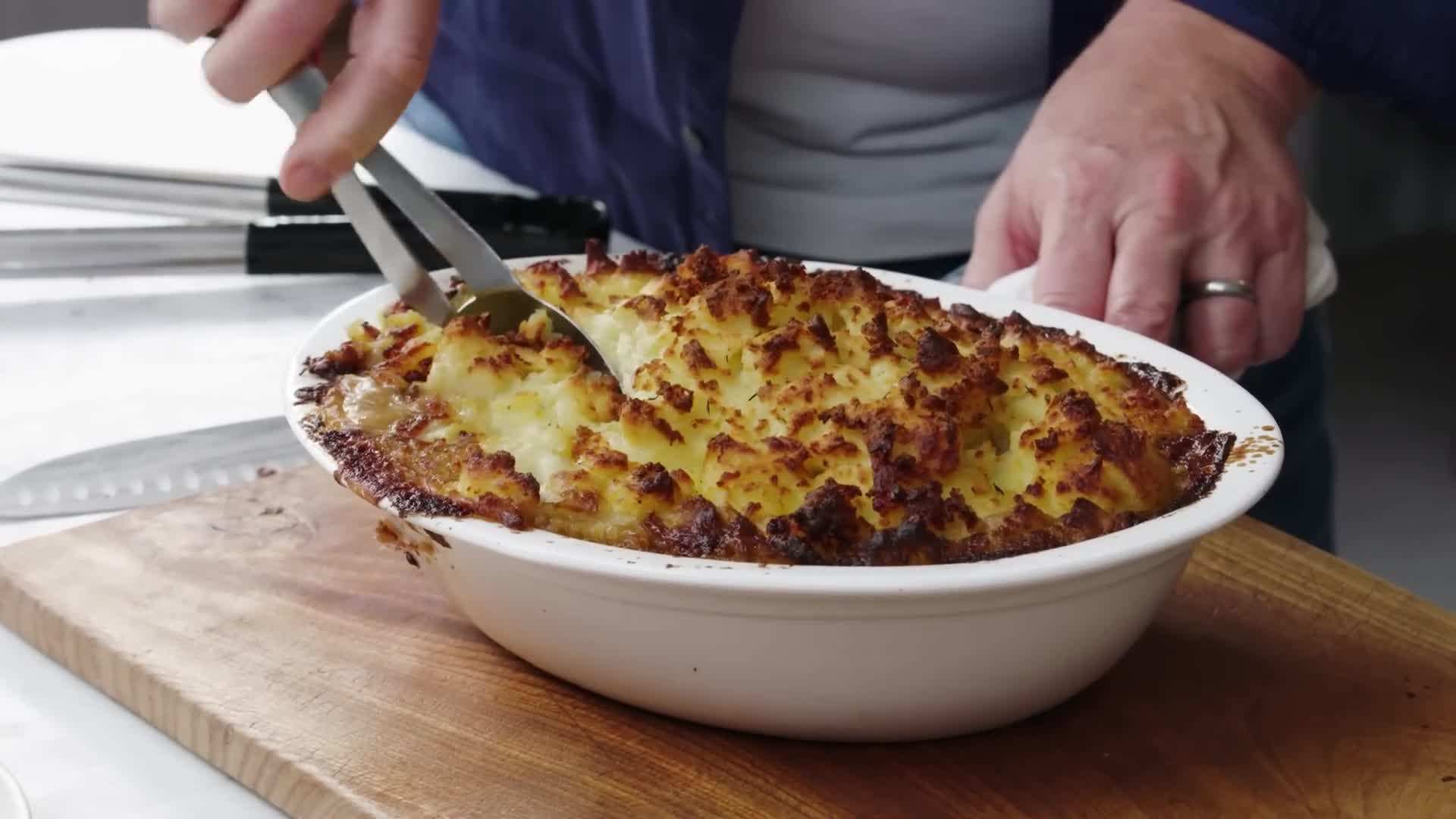 Jamie Oliver introducing the vegan shepherd's pie recipe