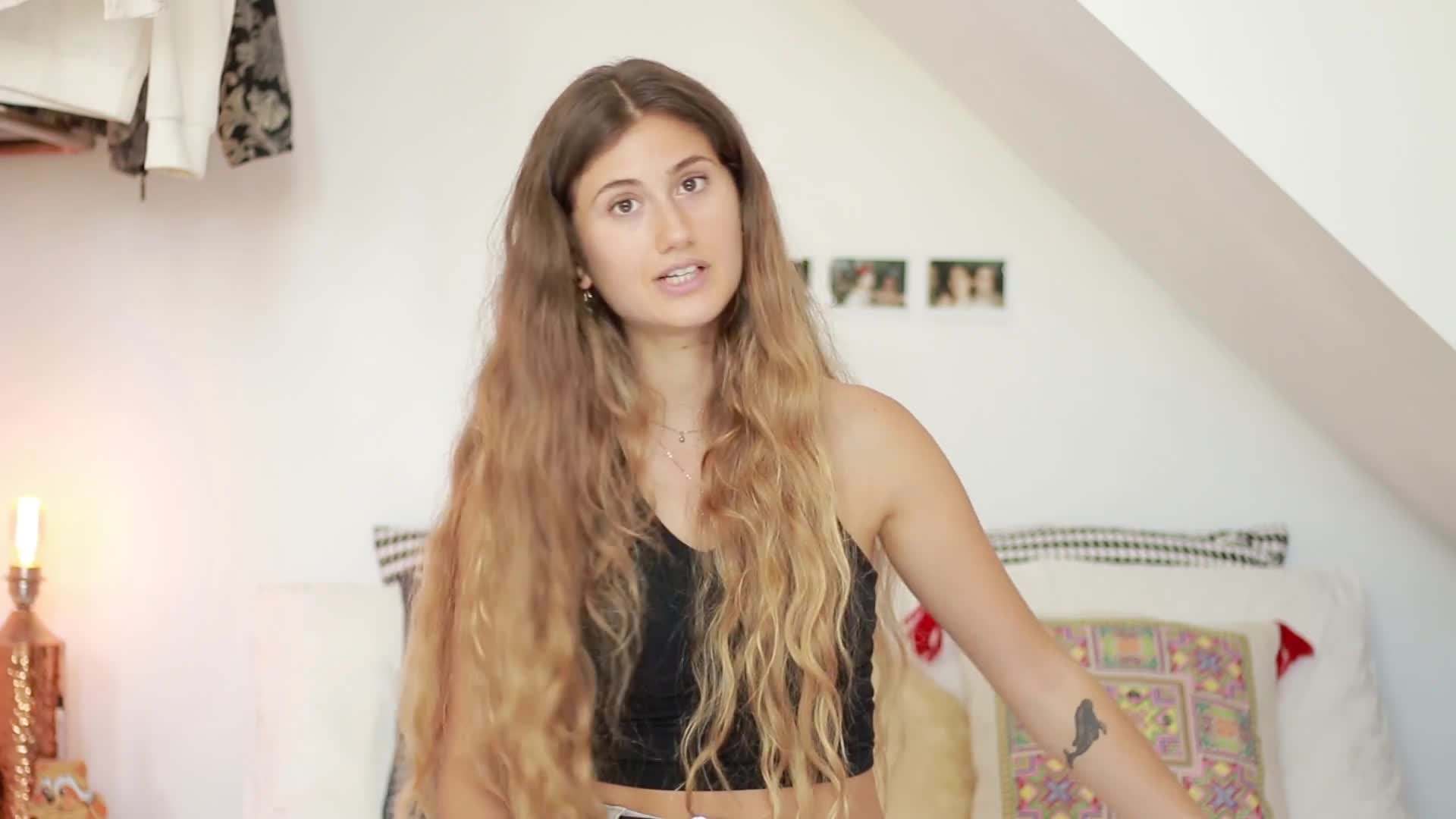 Comparison between paper napkins and cloth napkins