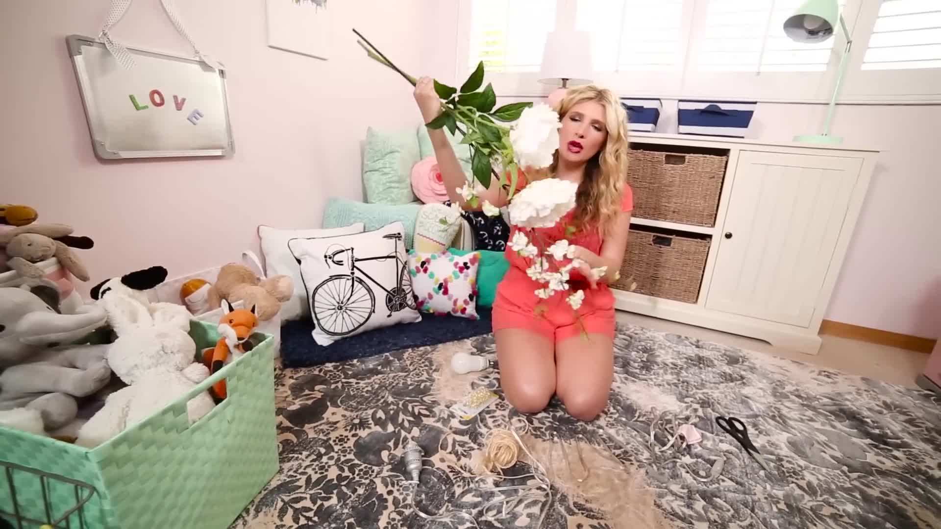 Convertible table for crafts and snacks