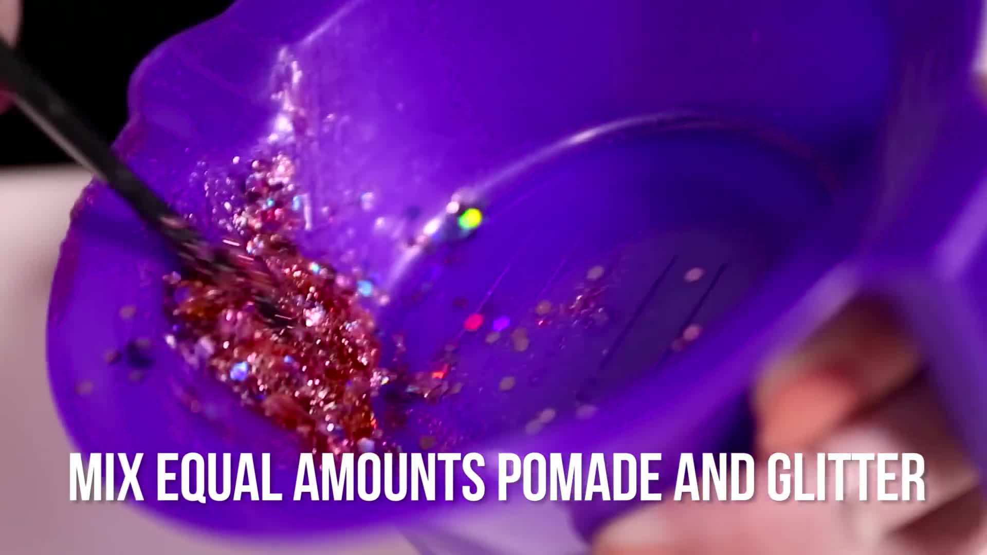 90s-inspired glitter roots hairstyle